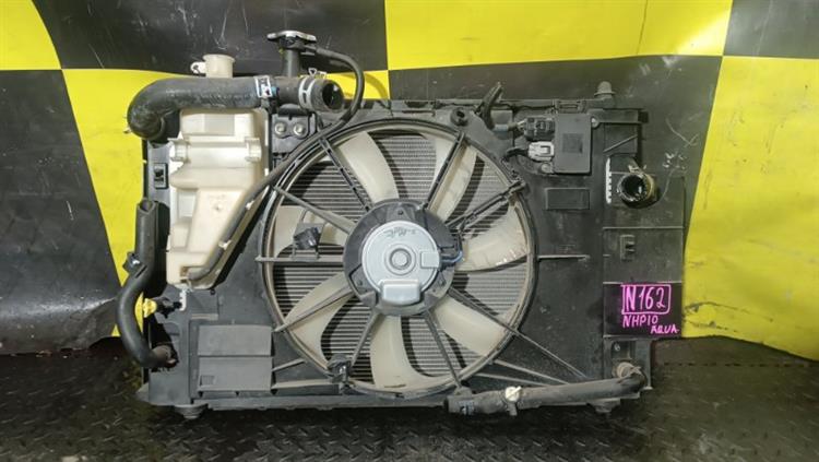 Радиатор основной Тойота Аква в Ангарске 116562