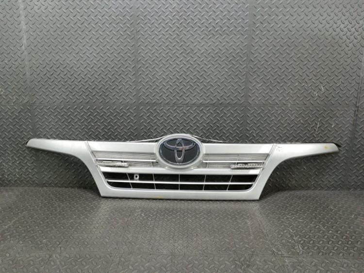 Решетка радиатора Тойота Тойоайс в Ангарске 440640