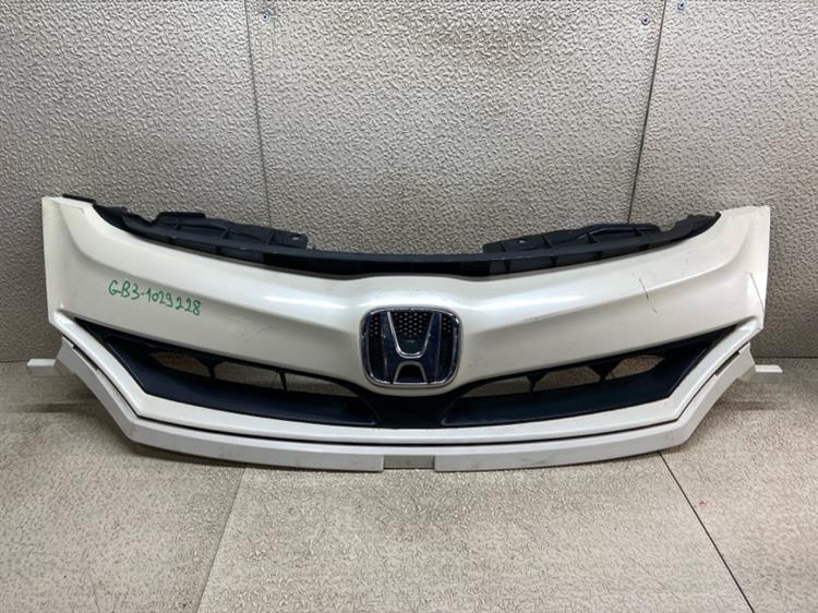 Решетка радиатора Honda Freed