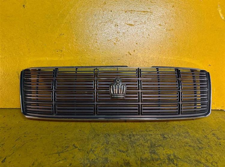 Решетка радиатора Тойота Краун в Ангарске 54549