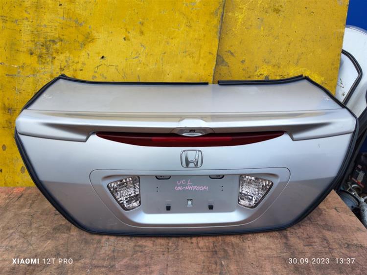 Крышка багажника Хонда Инспаер в Ангарске 652201