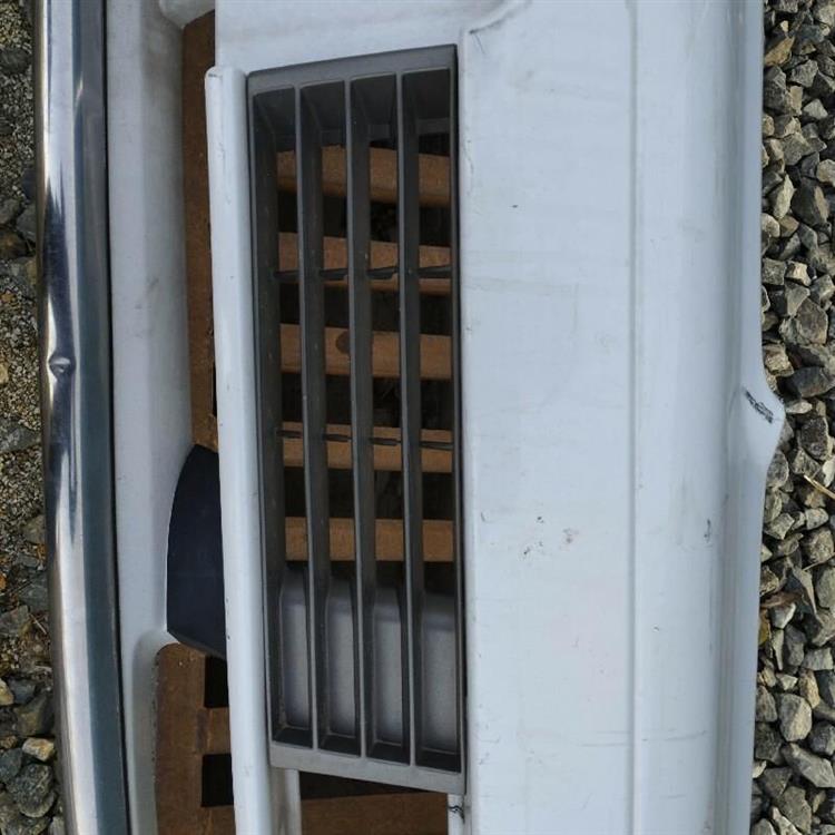 Решетка радиатора Ниссан Седрик в Ангарске 87572