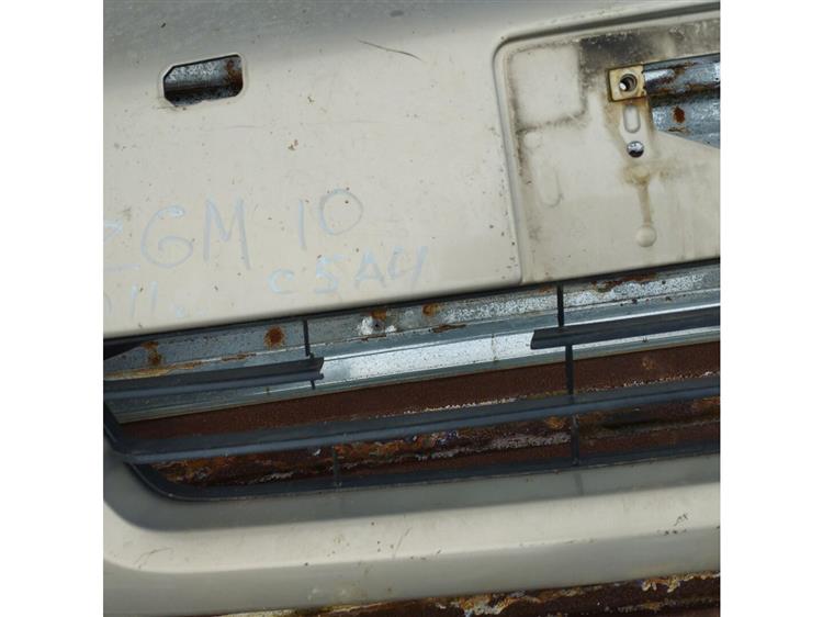 Решетка радиатора Тойота Исис в Ангарске 91579